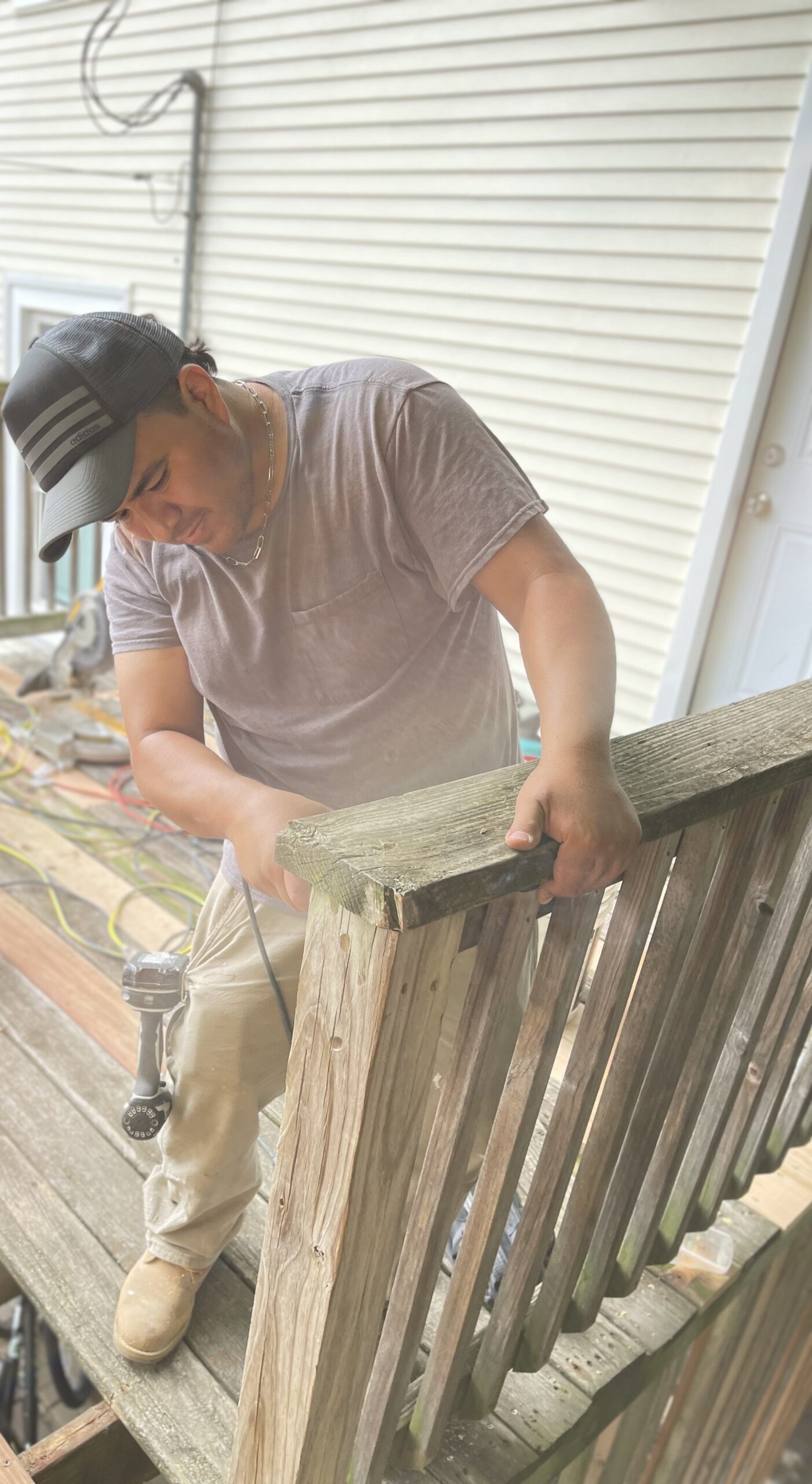 Edwin, one of I'Art's North Shore painters, on the job